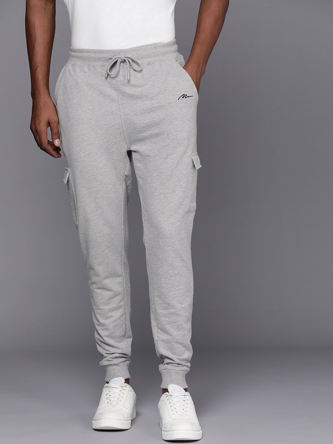 

boohooMAN Men Solid Mid-Rise Regular Cargo Joggers, Grey melange