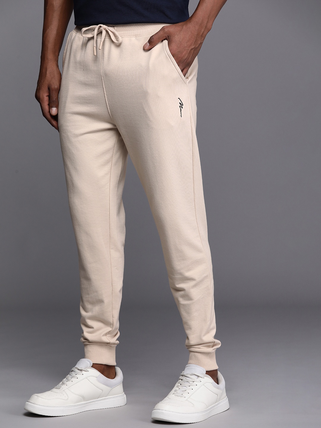 

boohooMAN Men Mid-Rise Solid Joggers, Cream