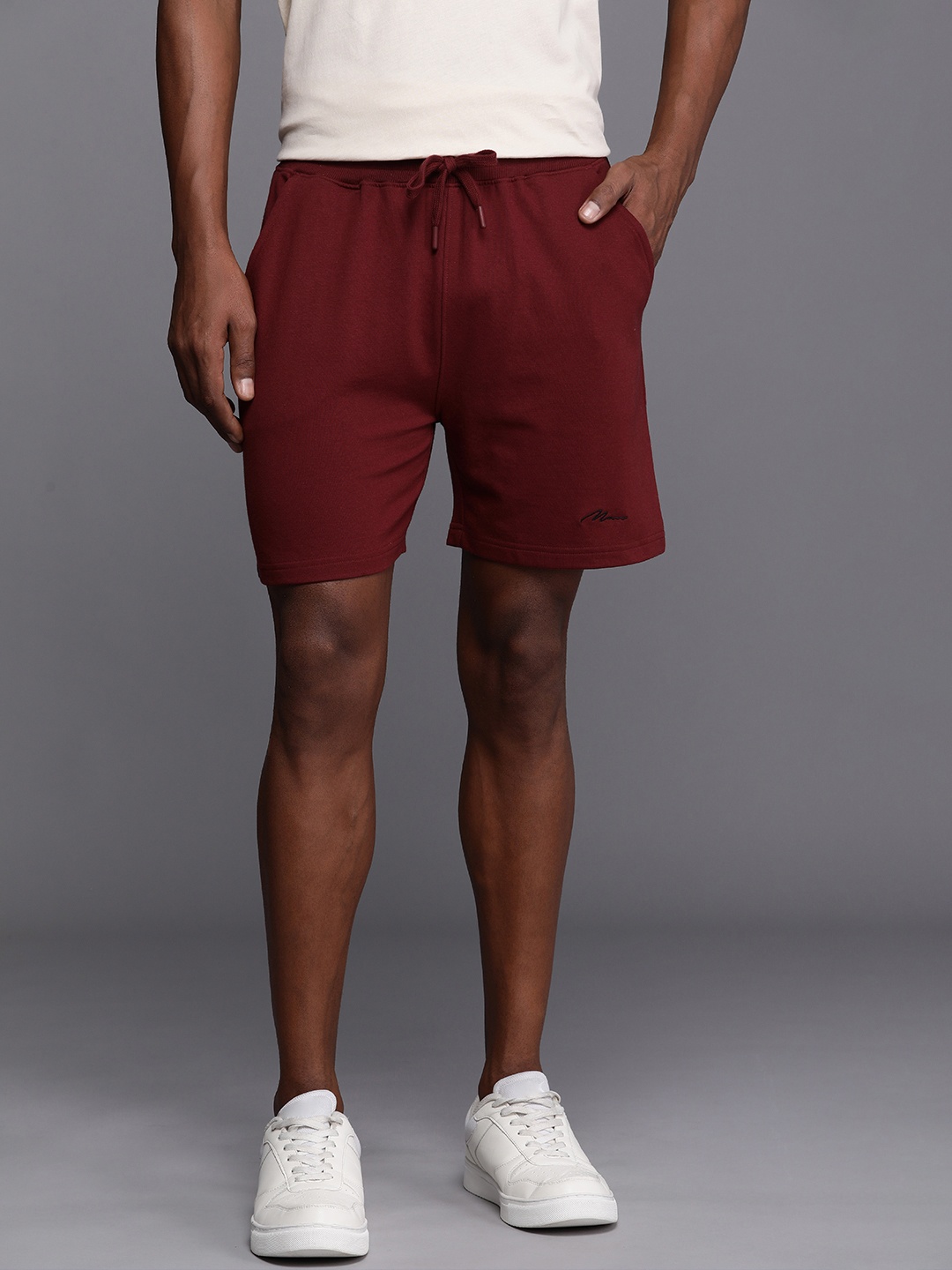 

boohooMAN Men Solid Mid-Rise Regular Shorts, Maroon