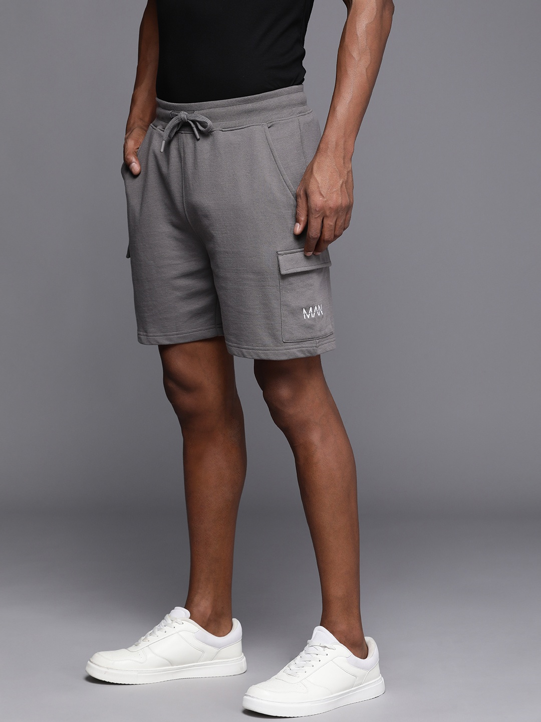 

boohooMAN Men Solid Mid-Rise Cargo Shorts, Grey