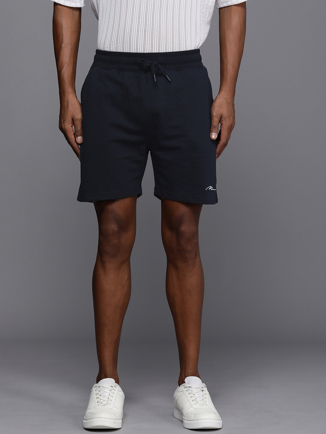 

boohooMAN Men Shorts, Navy blue
