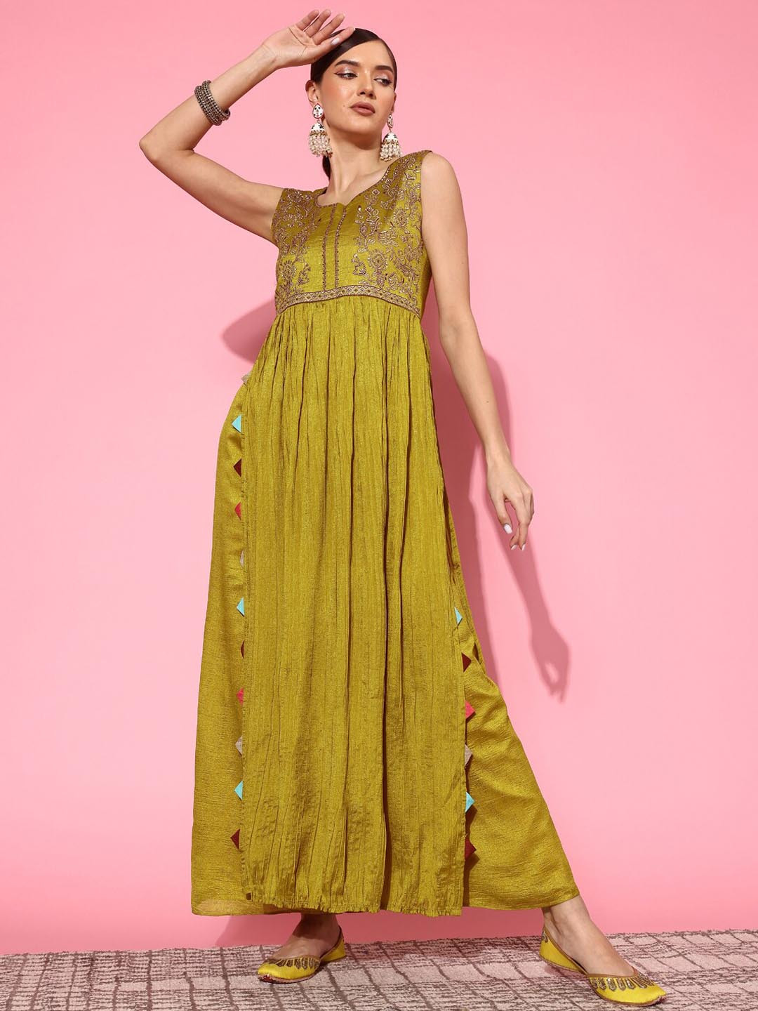 

Kvsfab Floral Yoke Design Thread Work Pleated Straight Kurta with Palazzos, Green