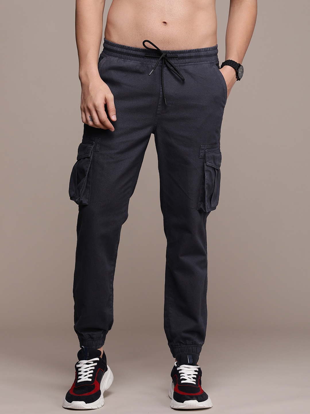 

Roadster Men Solid Pure Cotton Cargo Joggers, Navy blue