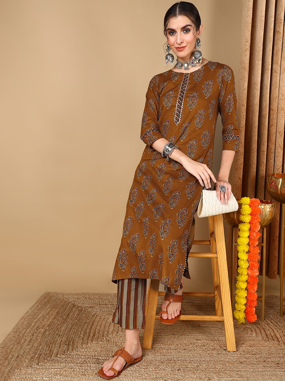 

AHIKA Floral Printed Gotta Patti Straight Kurta with Trousers, Mustard