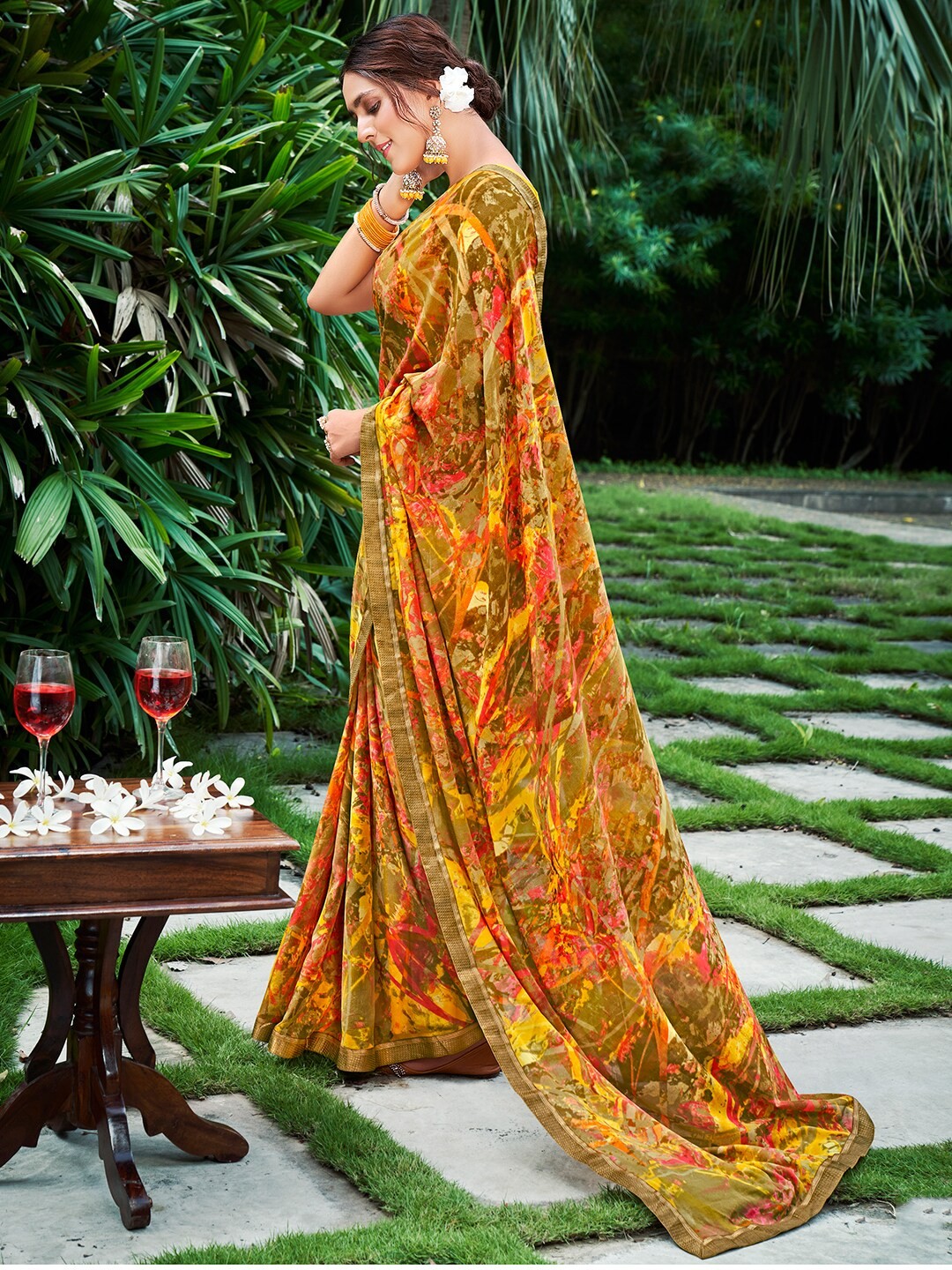 

SANSKAR Abstract Printed Georgette Saree, Yellow
