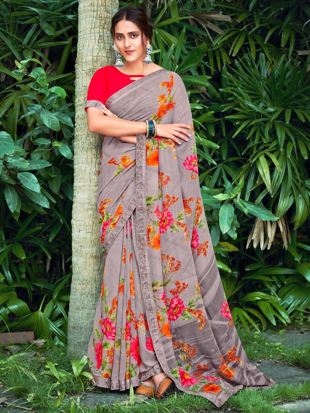 

SANSKAR Floral Printed Georgette Saree, Grey