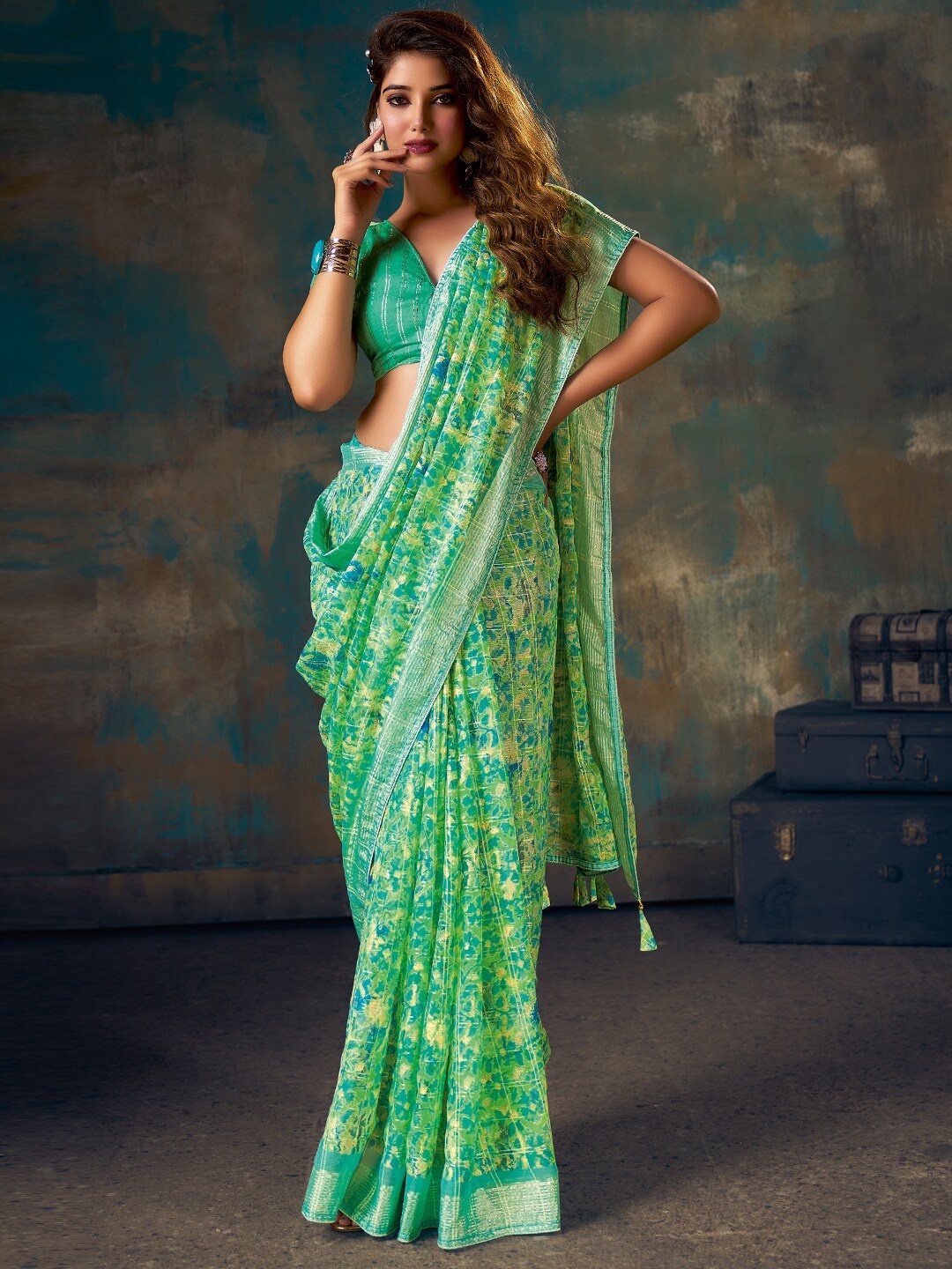 

SANSKAR Floral Foil Printed Saree, Green