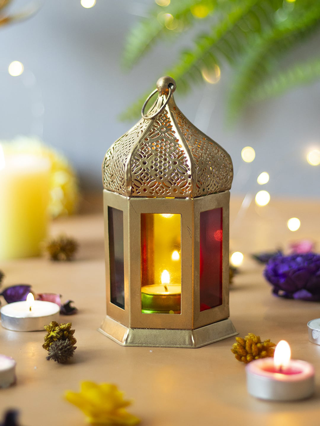 

MARKET99 Red & Green 2 Pieces Lantern Lamp With Tealight Candle Holders, Gold