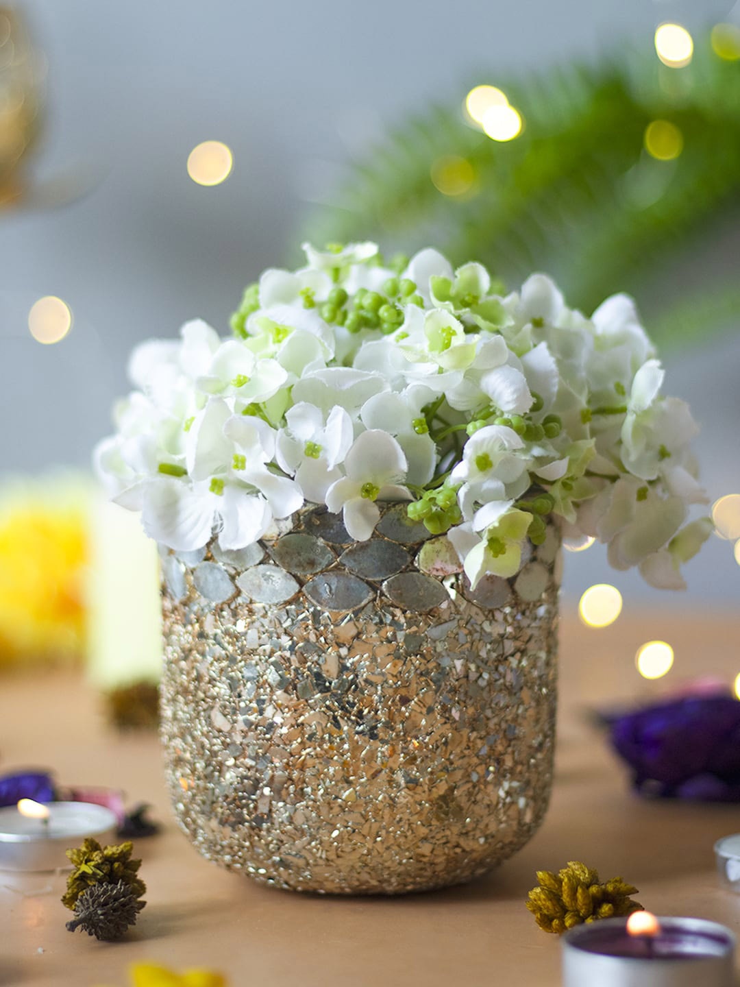 

MARKET99 Silver Toned & Gold Toned Textured Glass Flower Vase