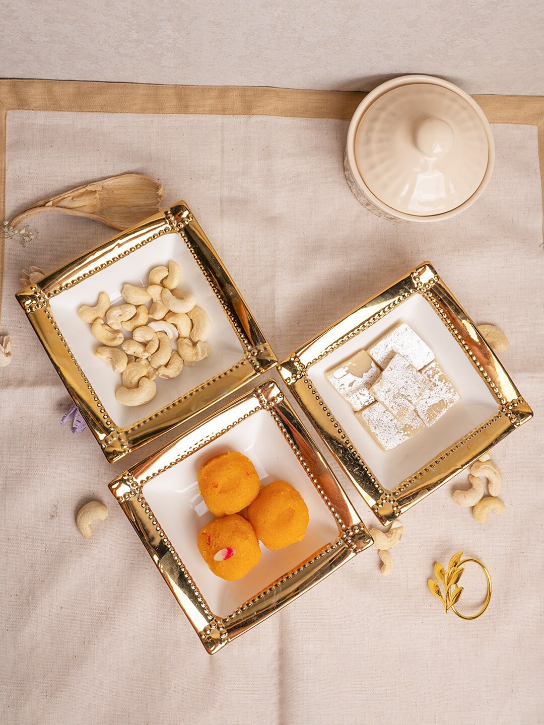 MARKET99 Off White & Beige 3 Pieces Edge Ceramic Food Flatters
