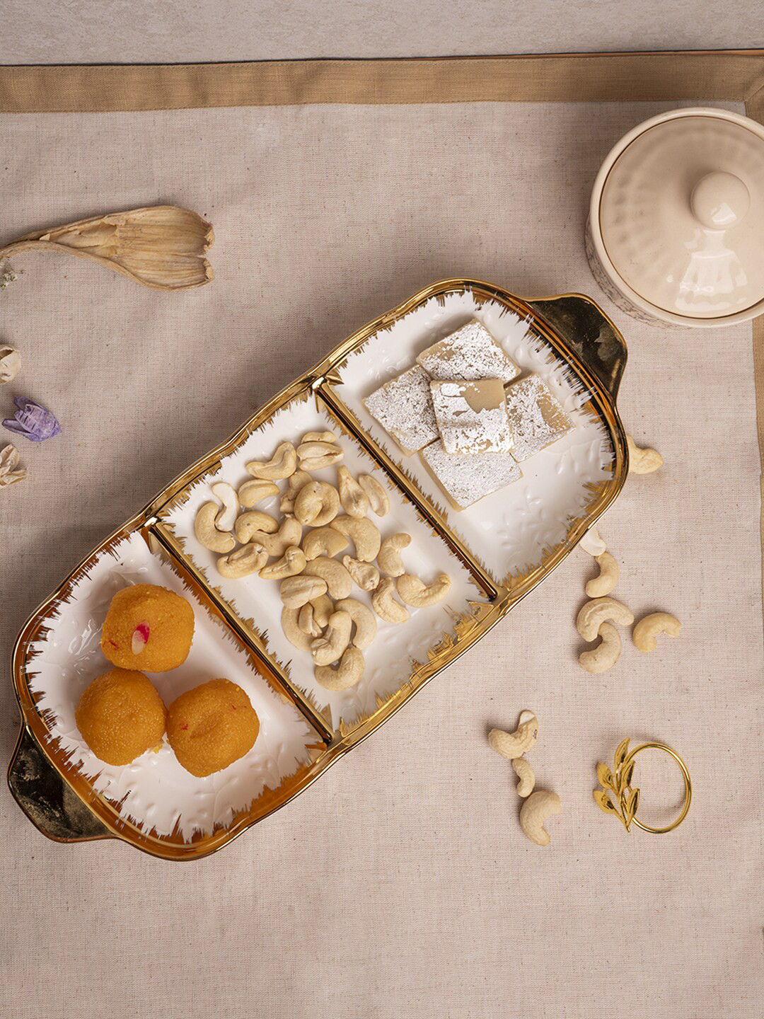 

Market99 Golden Edge Ceramic Food Platter, Off white