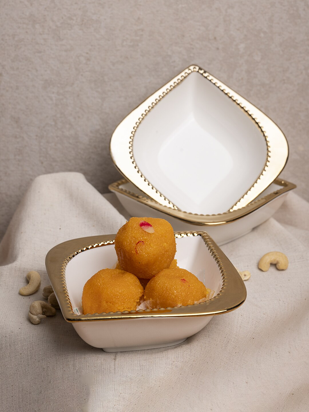 

MARKET99 Off White & Gold-Toned 3 Pieces Leaf-Shaped Ceramic Plates