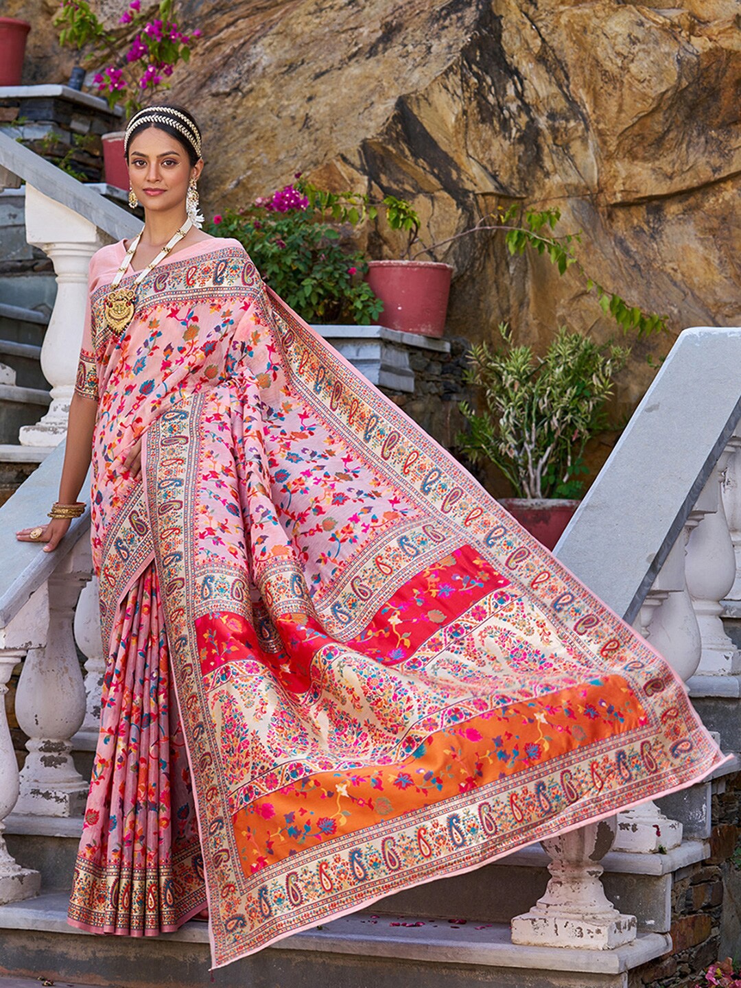

SAREEWAVE Floral Woven Design Zari Banarasi Saree, Pink
