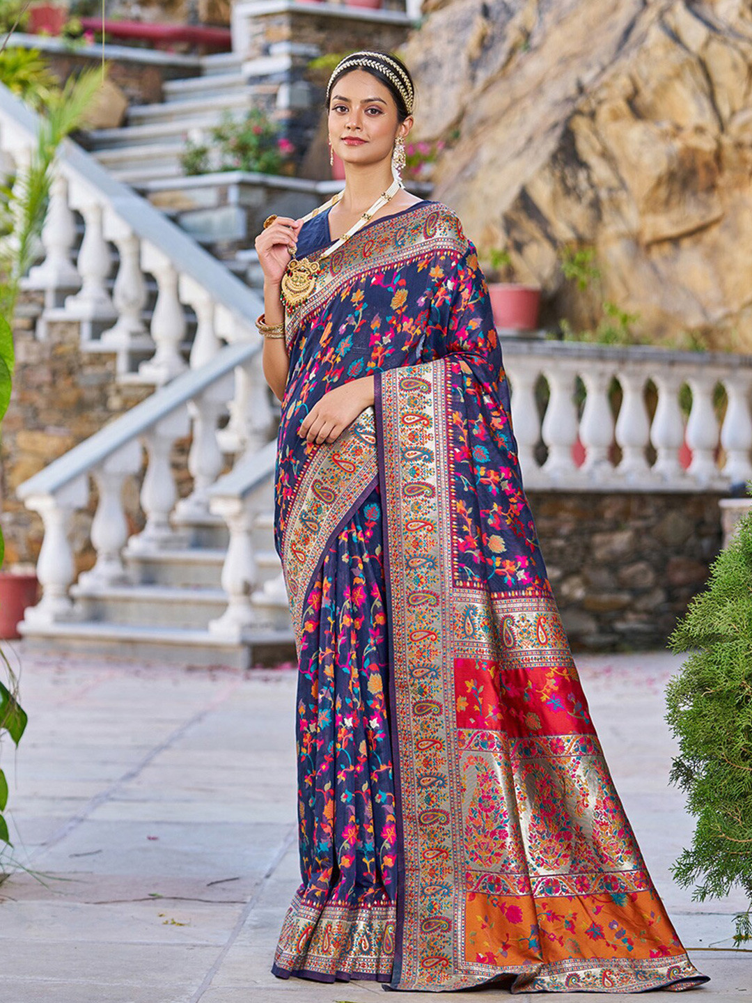 

SAREEWAVE Floral Woven Design Zari Banarasi Saree, Navy blue