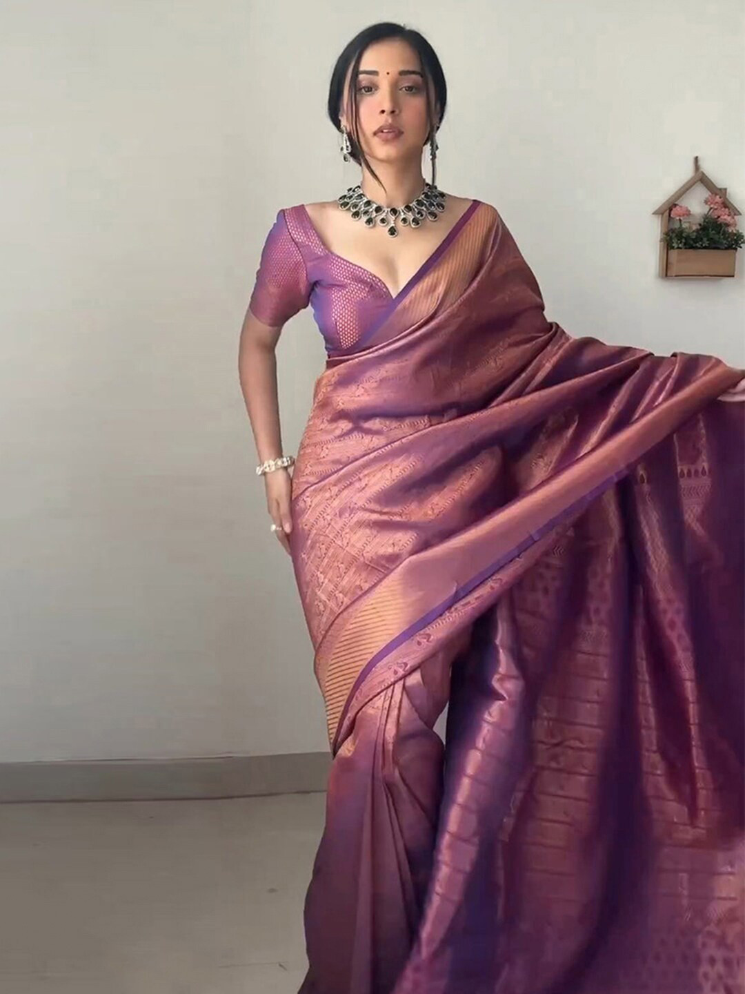 

SAREEWAVE Ethnic Motifs Woven Design Zari Saree, Purple
