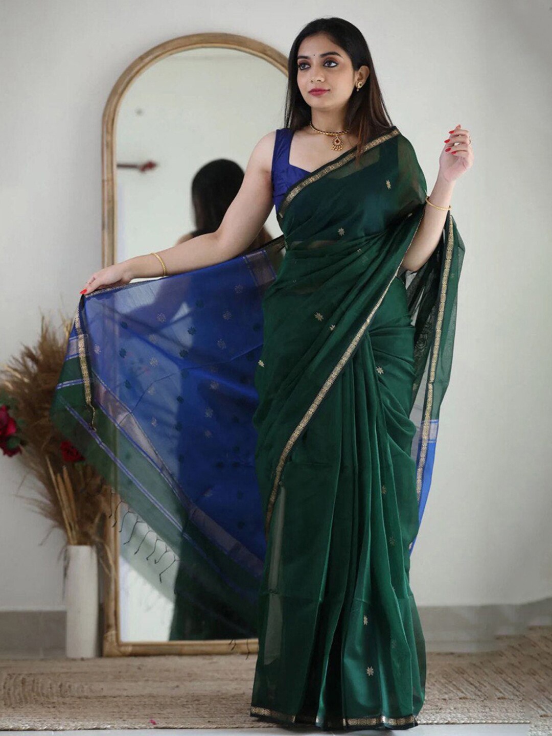 

SAREEWAVE Ethnic Motif Woven Design Zari Kota Saree, Green