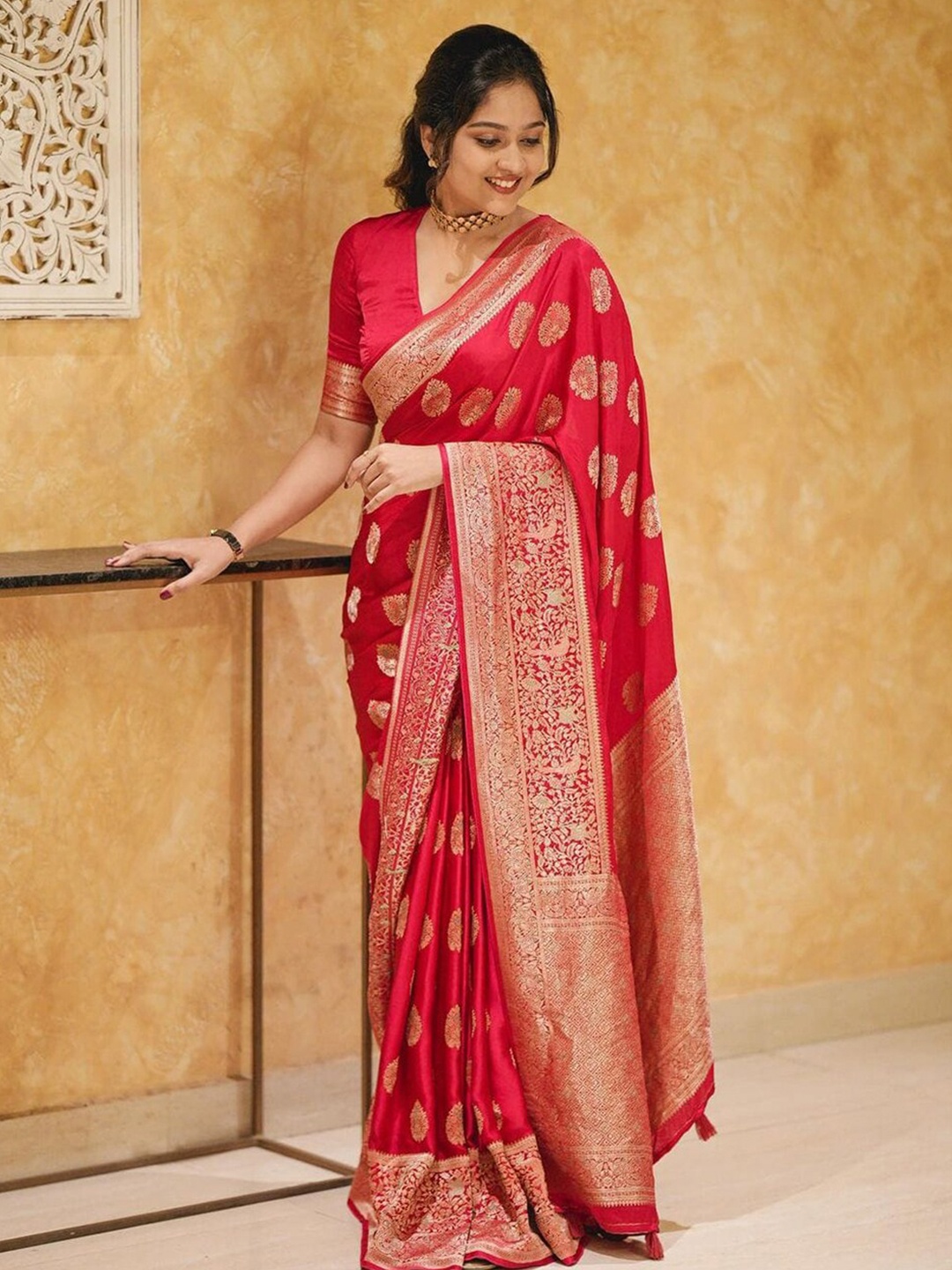 

SAREEWAVE Ethnic Motifs Woven Design Zari Kota Saree, Red