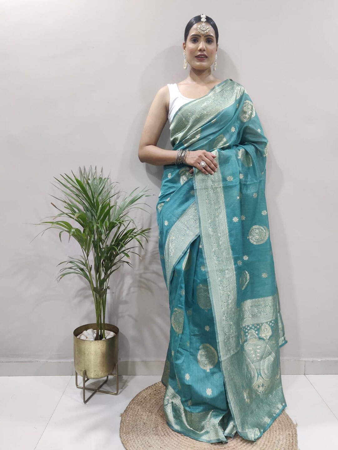 

SAREEWAVE Ethnic Motifs Woven Design Zari Saree, Sea green