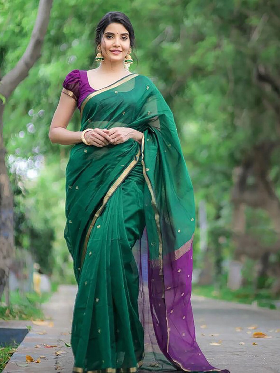 

SAREEWAVE Floral Woven Design Zari Kota Saree, Green