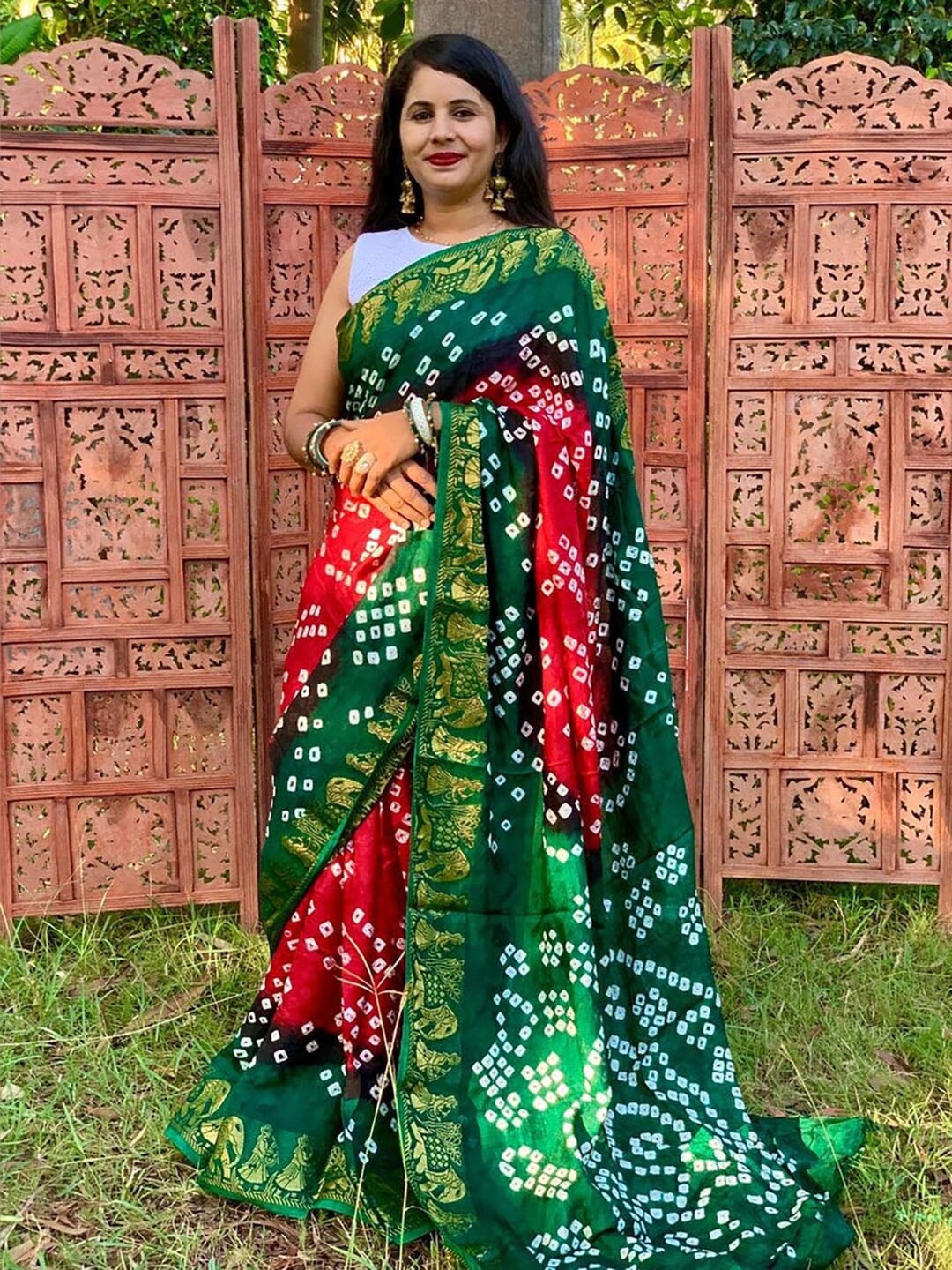 

SAREEWAVE Art Silk Bandhani Saree, Green