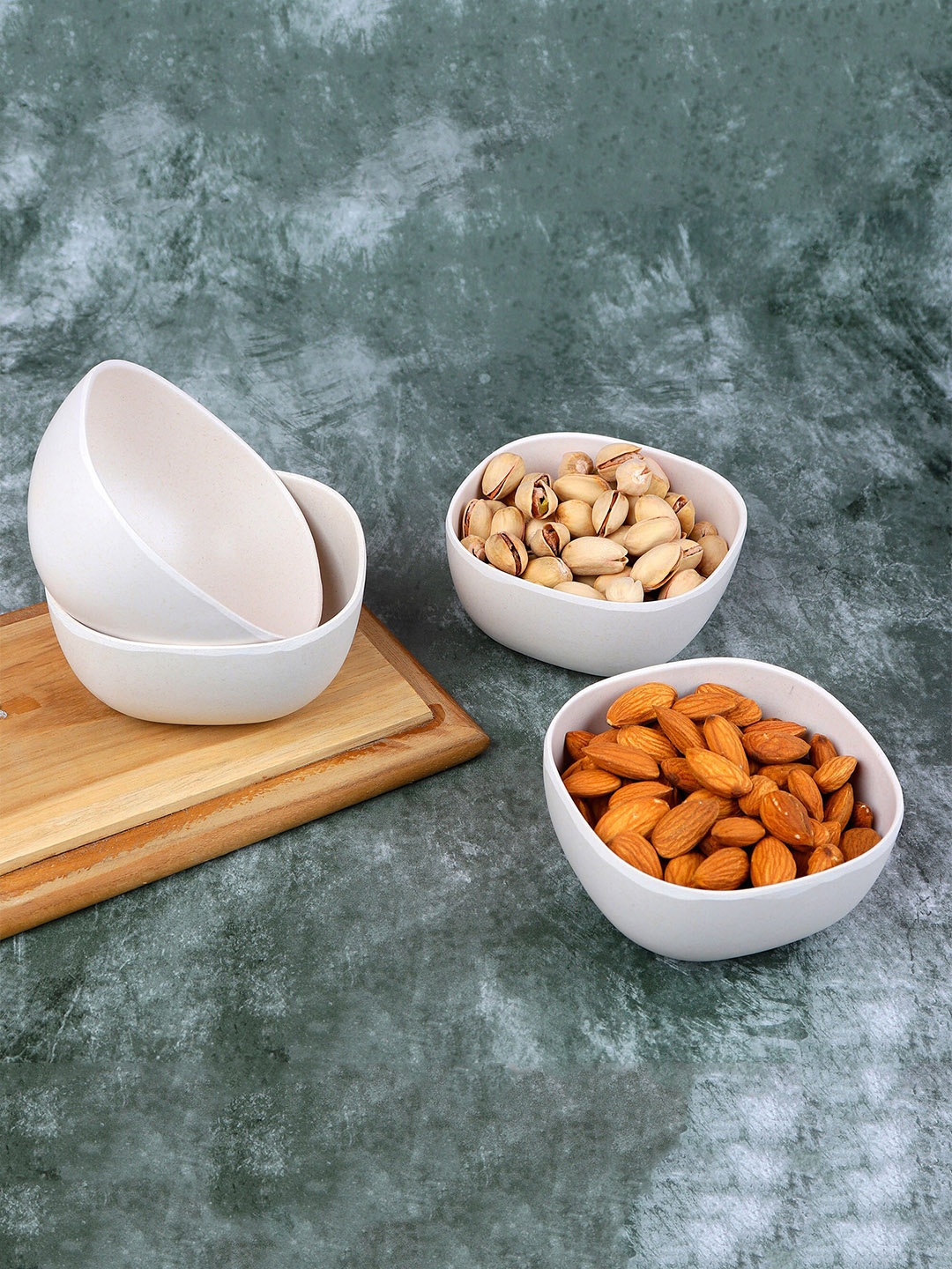 

THE BAMBOO CO White4 Pieces Square Bamboo Glossy Bowls - 225 ml each, White
