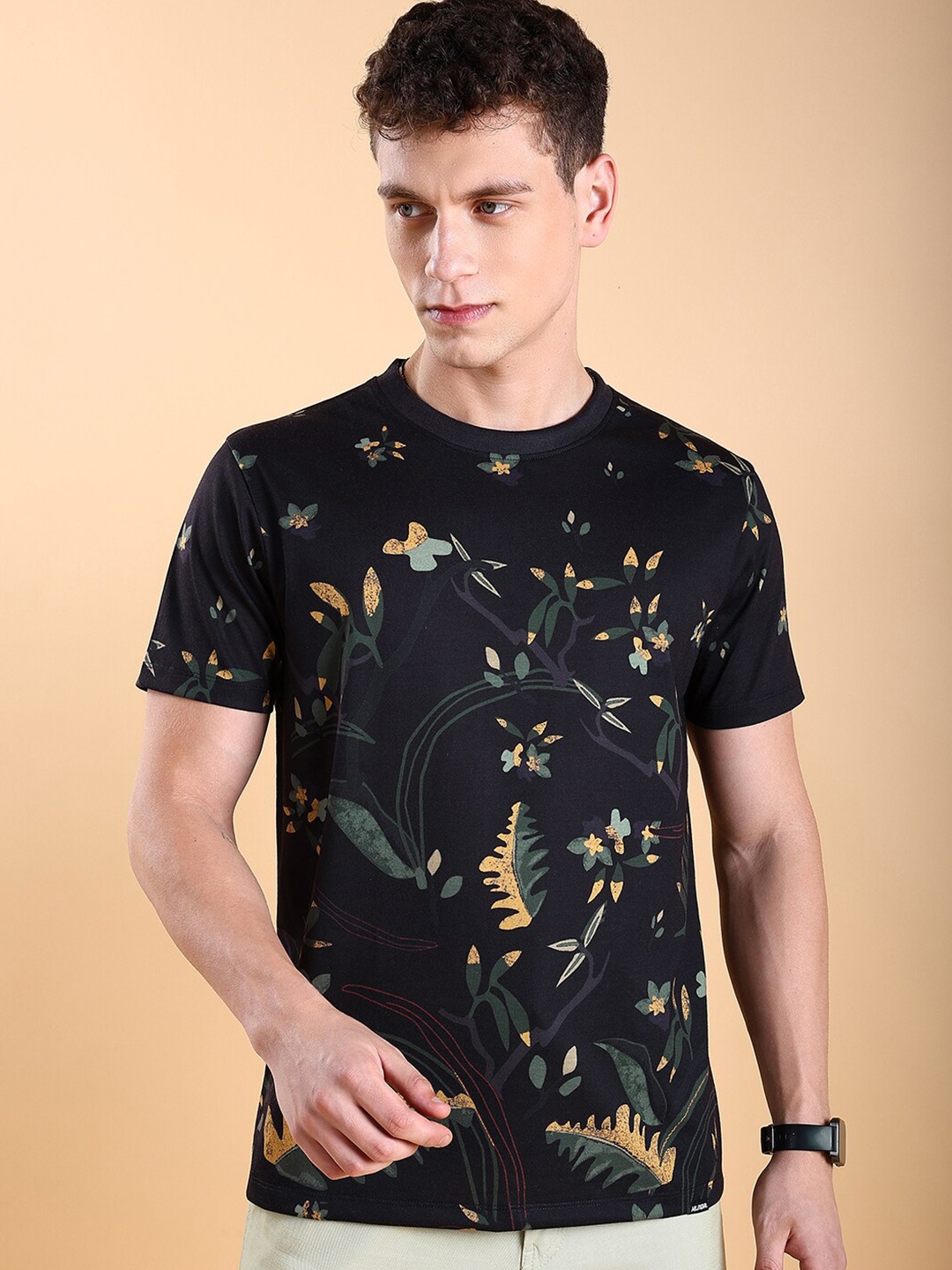 

HIGHLANDER Men Black Printed Extended Sleeves Pockets Slim Fit T-shirt