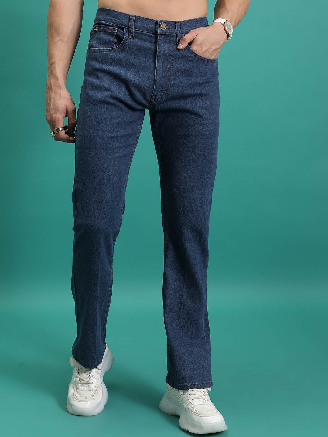 

HIGHLANDER Men Bootcut Mid-Rise Clean Look Stretchable Jeans, Blue