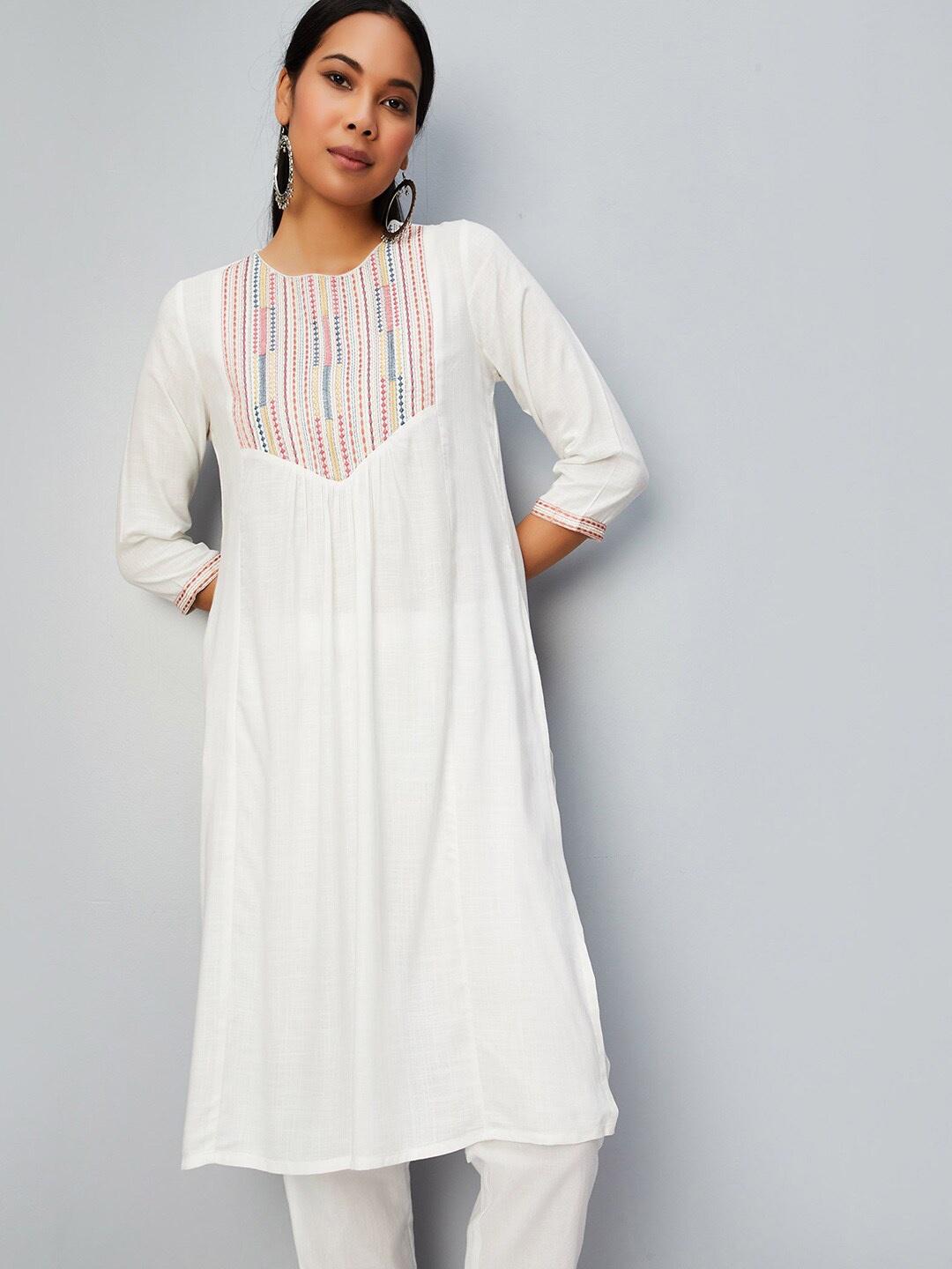 

max Geometric Yoke Design Thread Work Straight Kurta, White