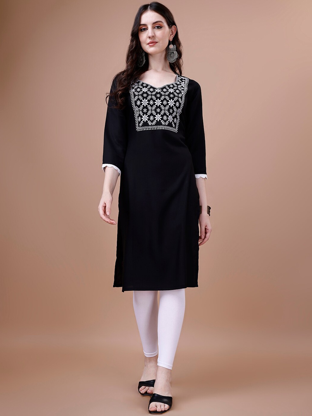 

PMD Fashion Floral Yoke Design Sweetheart Neck Thread Work Straight Kurta, Black
