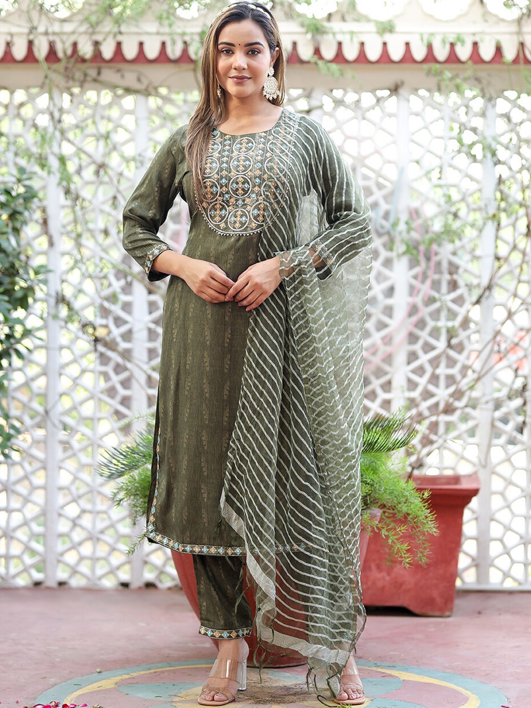 

KALINI Ethnic Motifs Woven Design RegularThread Work Kurta & Trousers With Dupatta, Green