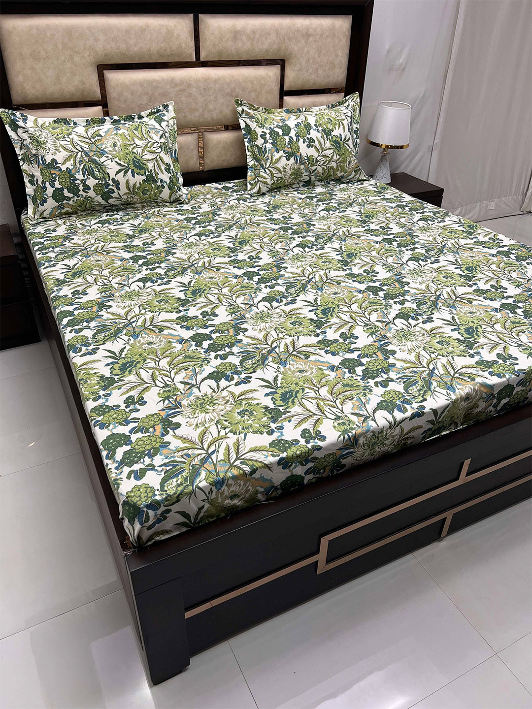 

Pure Decor Green & White Floral 300 TC Queen Bedsheet With 2 Pillow Covers
