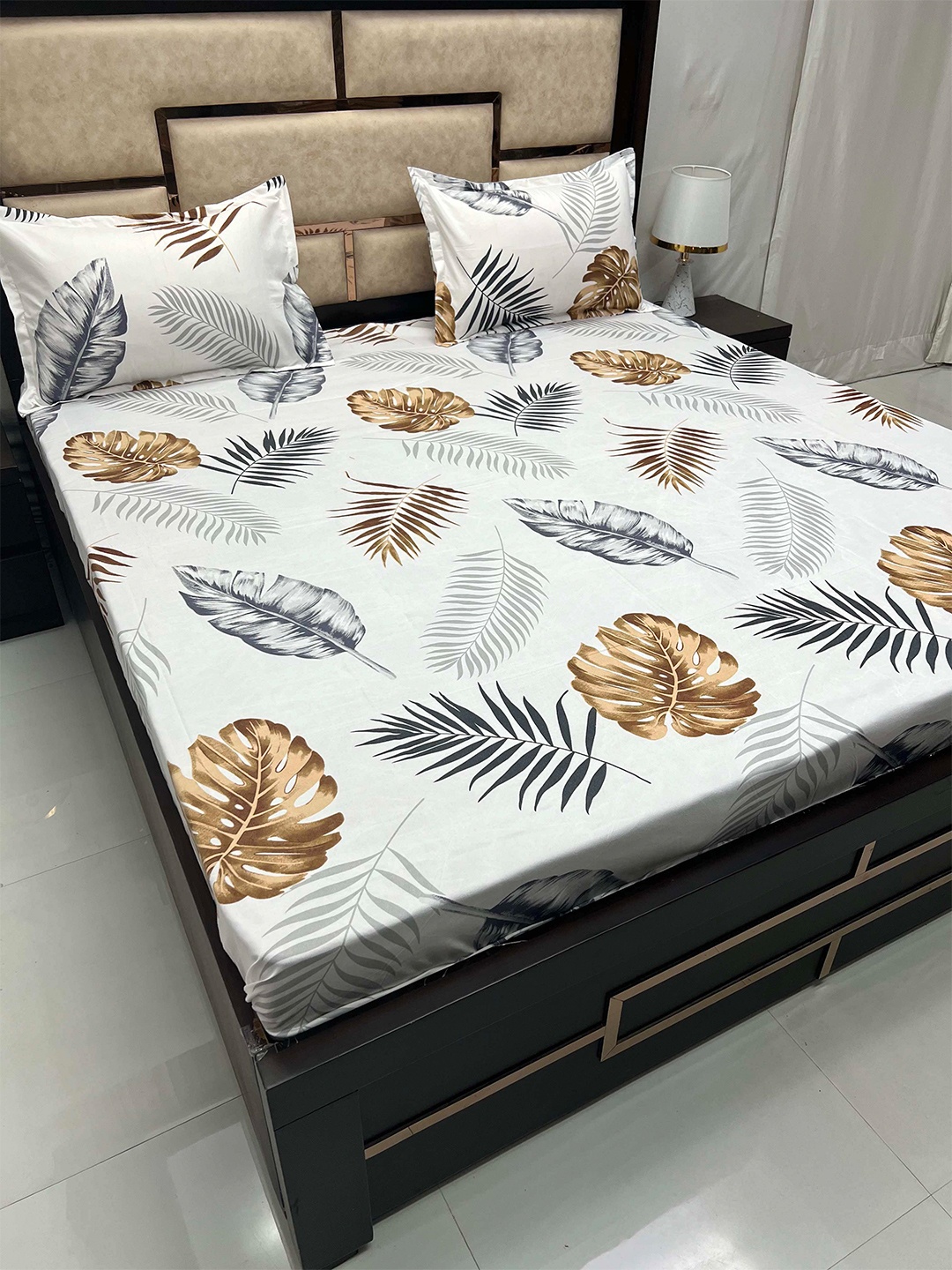 

Pure Decor Amulya White & Black Floral 300 TC Queen Bedsheet with 2 Pillow Covers