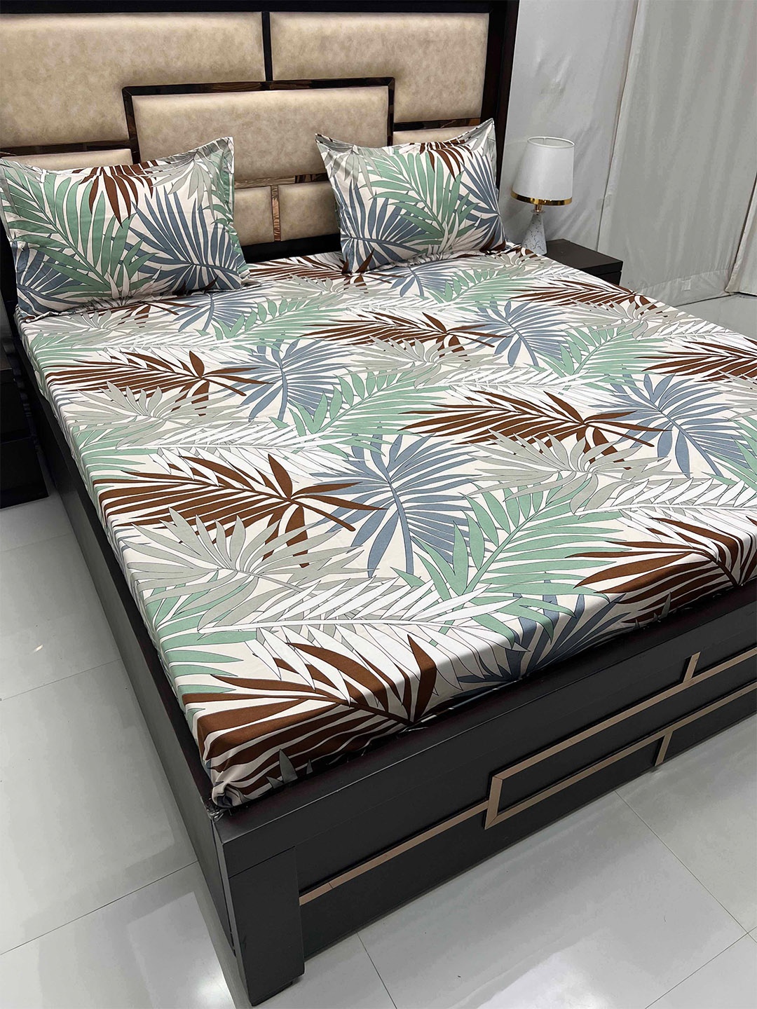 

Pure Decor Amulya Green & Blue Floral 300 TC Queen Bedsheet With 2 Pillow Covers