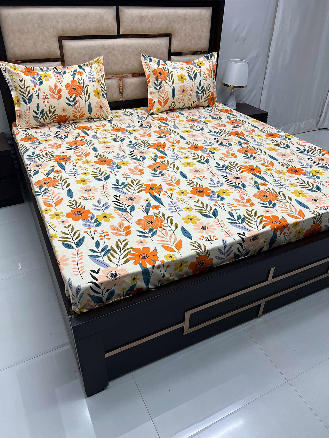 

Pure Decor Amulya White & Orange Floral 300 TC Queen Bedsheet With 2 Pillow Covers