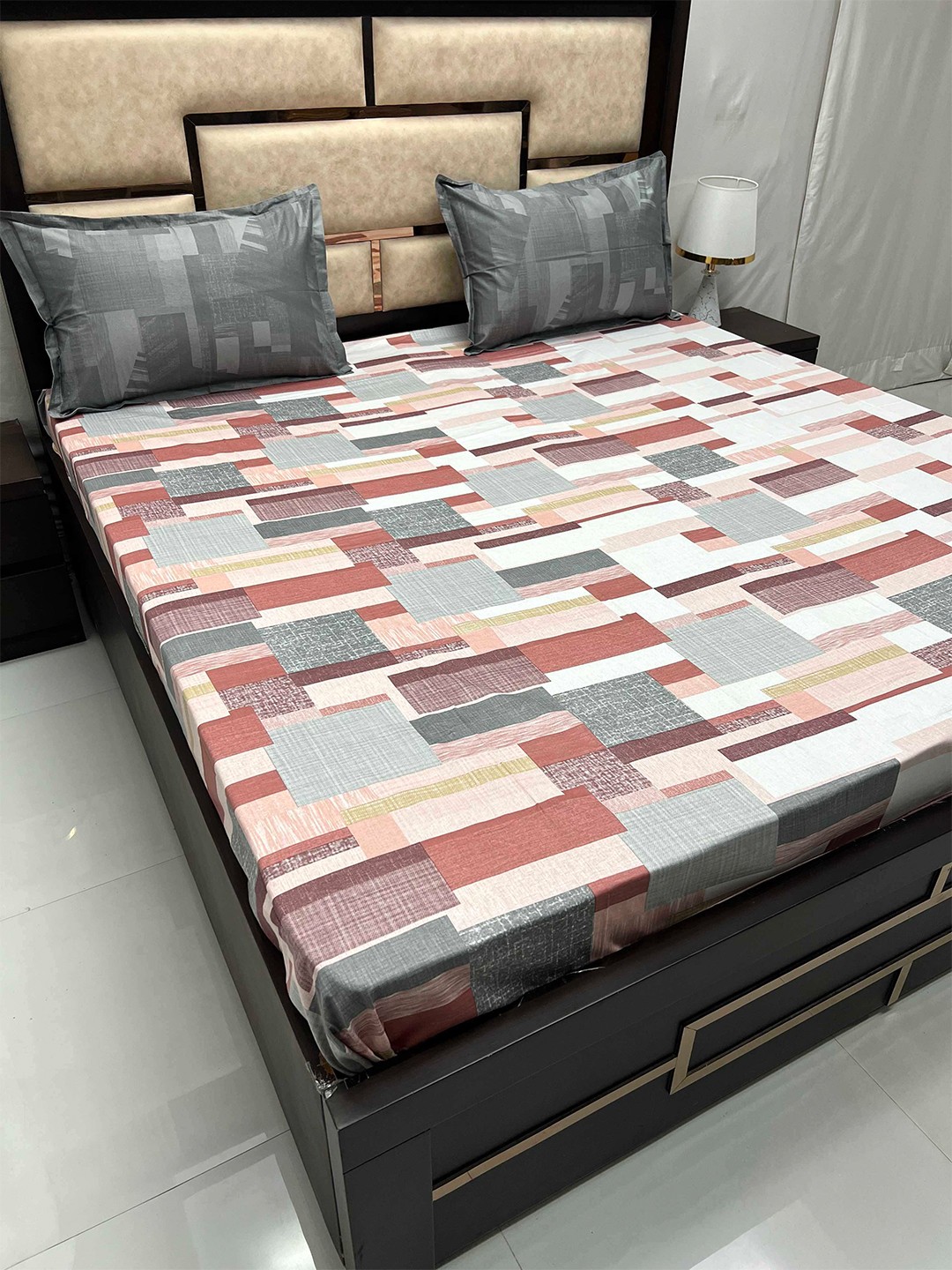 

Pure Decor Lifestyle White Geometric Cotton 400 TC King Bedsheet & 2 Pillow Covers