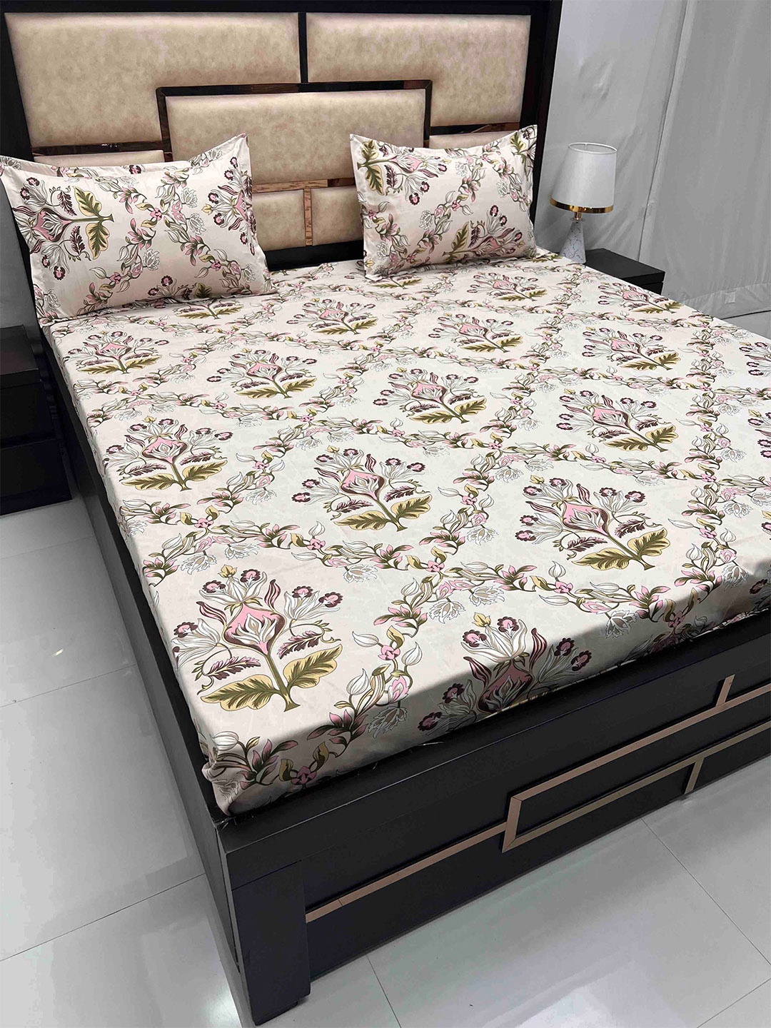 

Pure Decor Amulya Cream-Coloured Floral 300 TC Queen Bedsheet & 2 Pillow Covers
