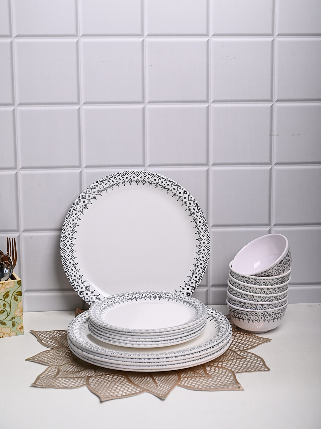 

MARKET99 White & Blue 18 Pieces Floral Printed Melamine Glossy Dinner Set
