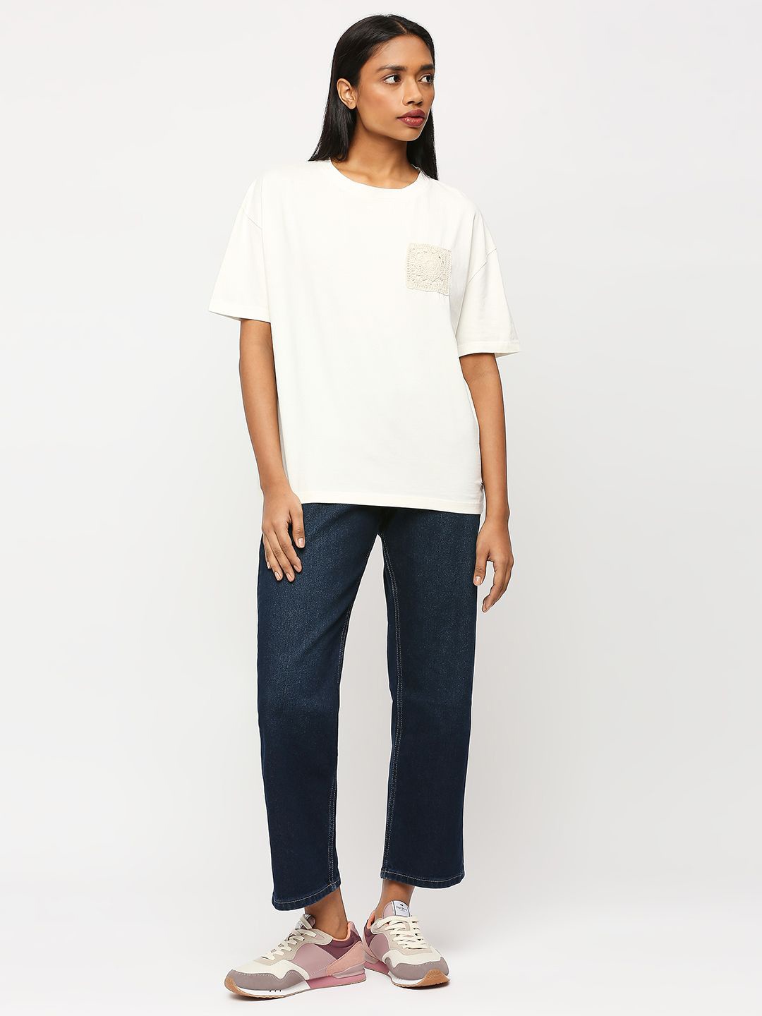 

Pepe Jeans Pure Cotton Drop-Shoulder Sleeves Pockets Oversized T-shirt, White