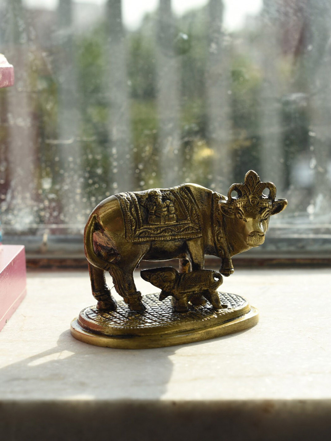 

eCraftIndia Brass Holy Kamdhenu Cow & Calf Idol Showpiece, Gold