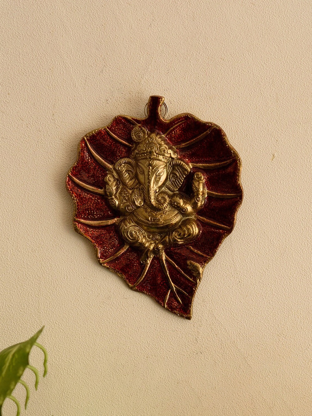 

eCraftIndia Brown & Red Textured Lord Ganesha On Leaf Metal Idol Showpiece