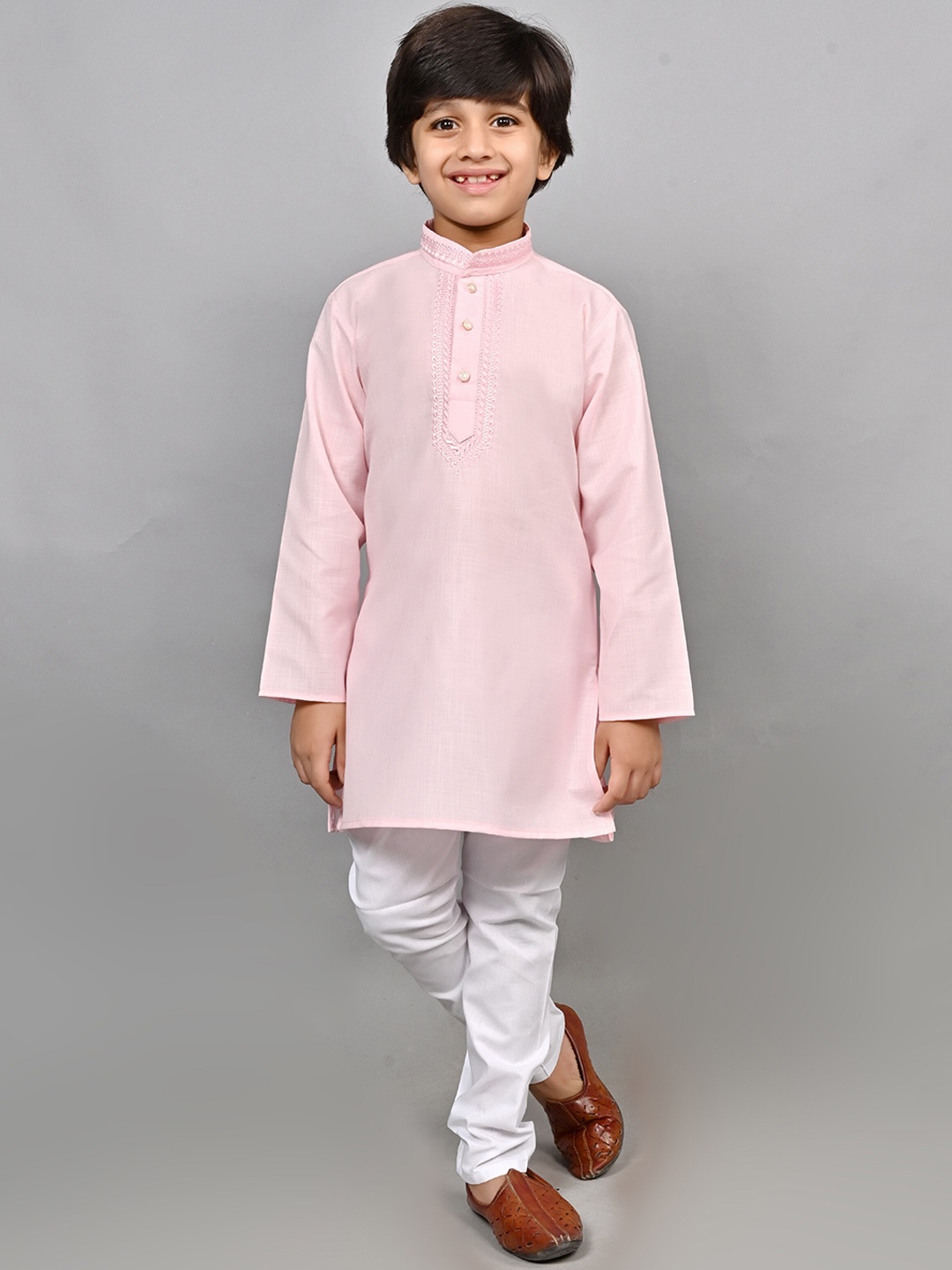 

ahhaaaa Boys Mandarin Collar Regular Thread Work Kurta With Pyjamas, Pink
