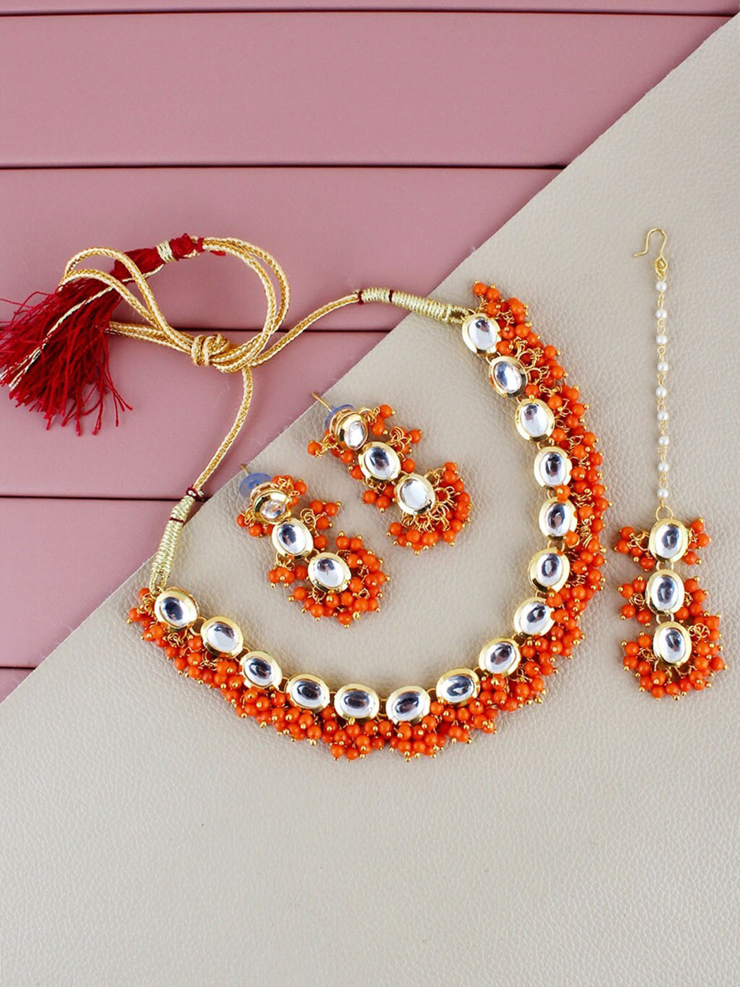 

LUCKY JEWELLERY Gold-Plated Kundan-Studded & Beaded Jewellery Set