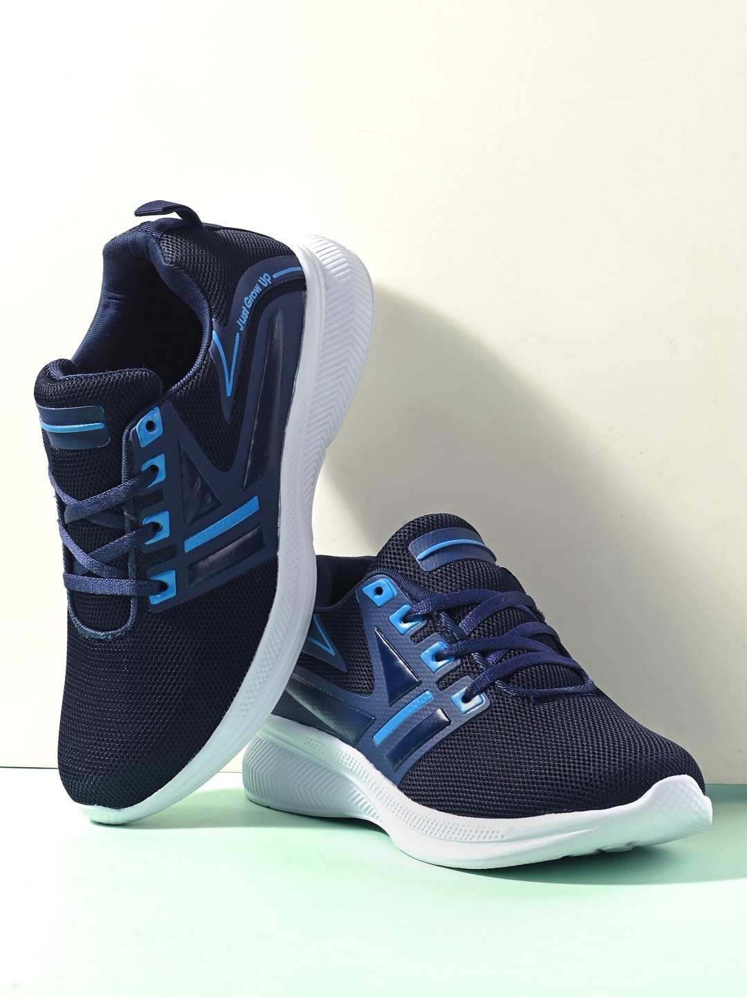 

The Roadster Lifestyle Co. Men Navy blue & White Mesh Comfort Insole Running Shoes