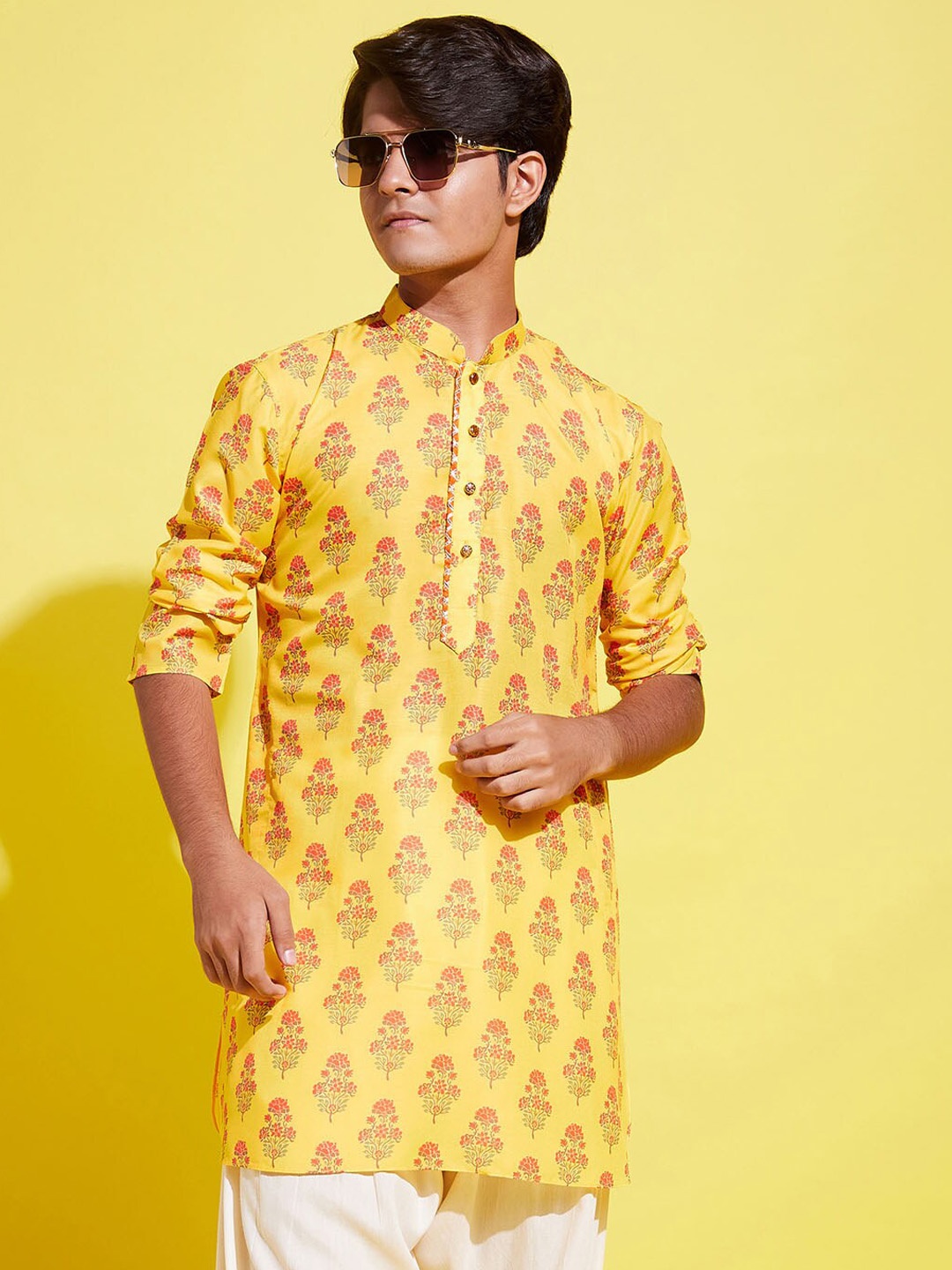 

VASTRAMAY Boys Floral Printed Mandarin Collar Gotta Patti Straight Kurta, Mustard