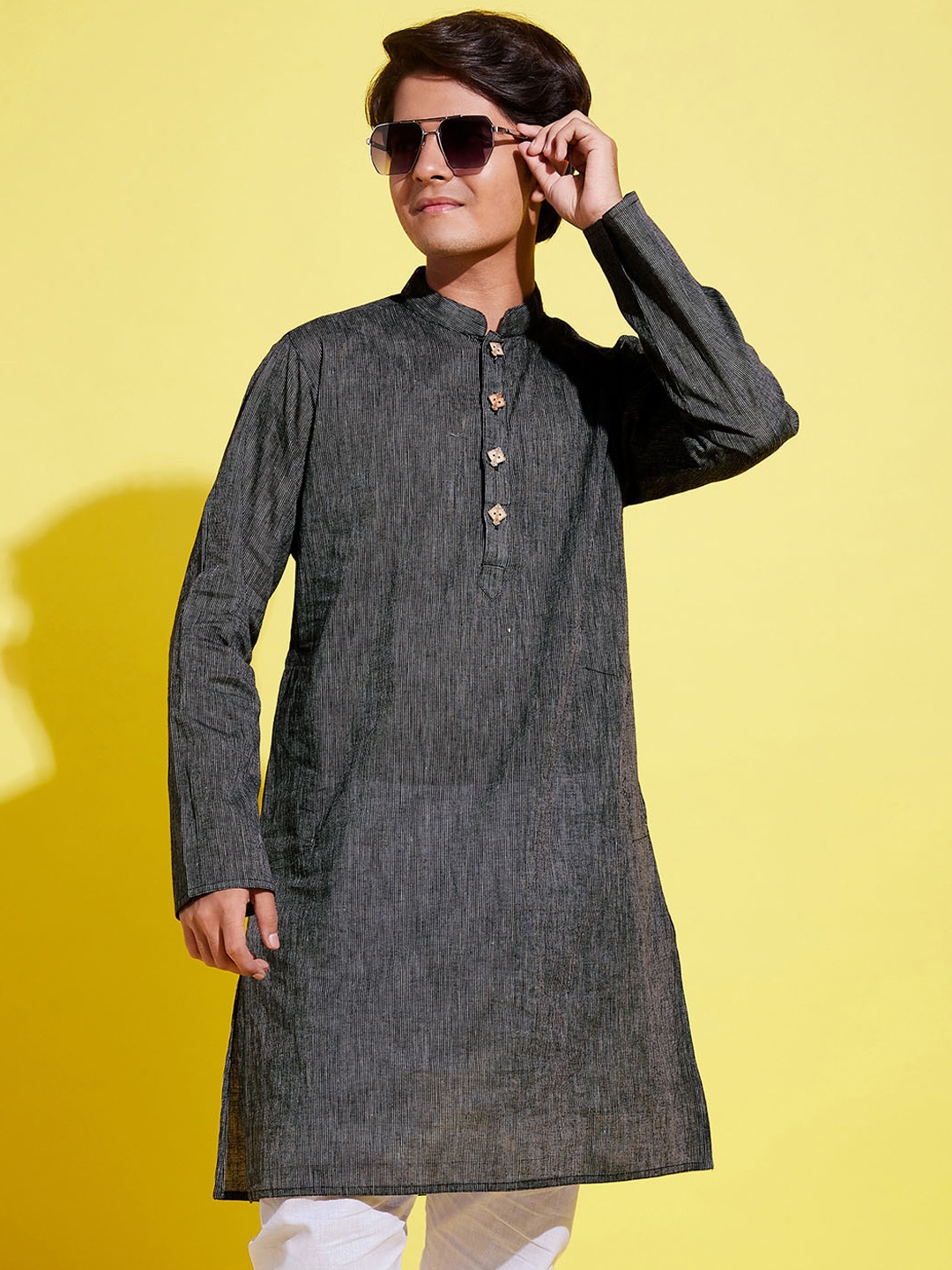 

VASTRAMAY Boys Mandarin Collar Long Sleeves Cotton Straight Kurta, Black