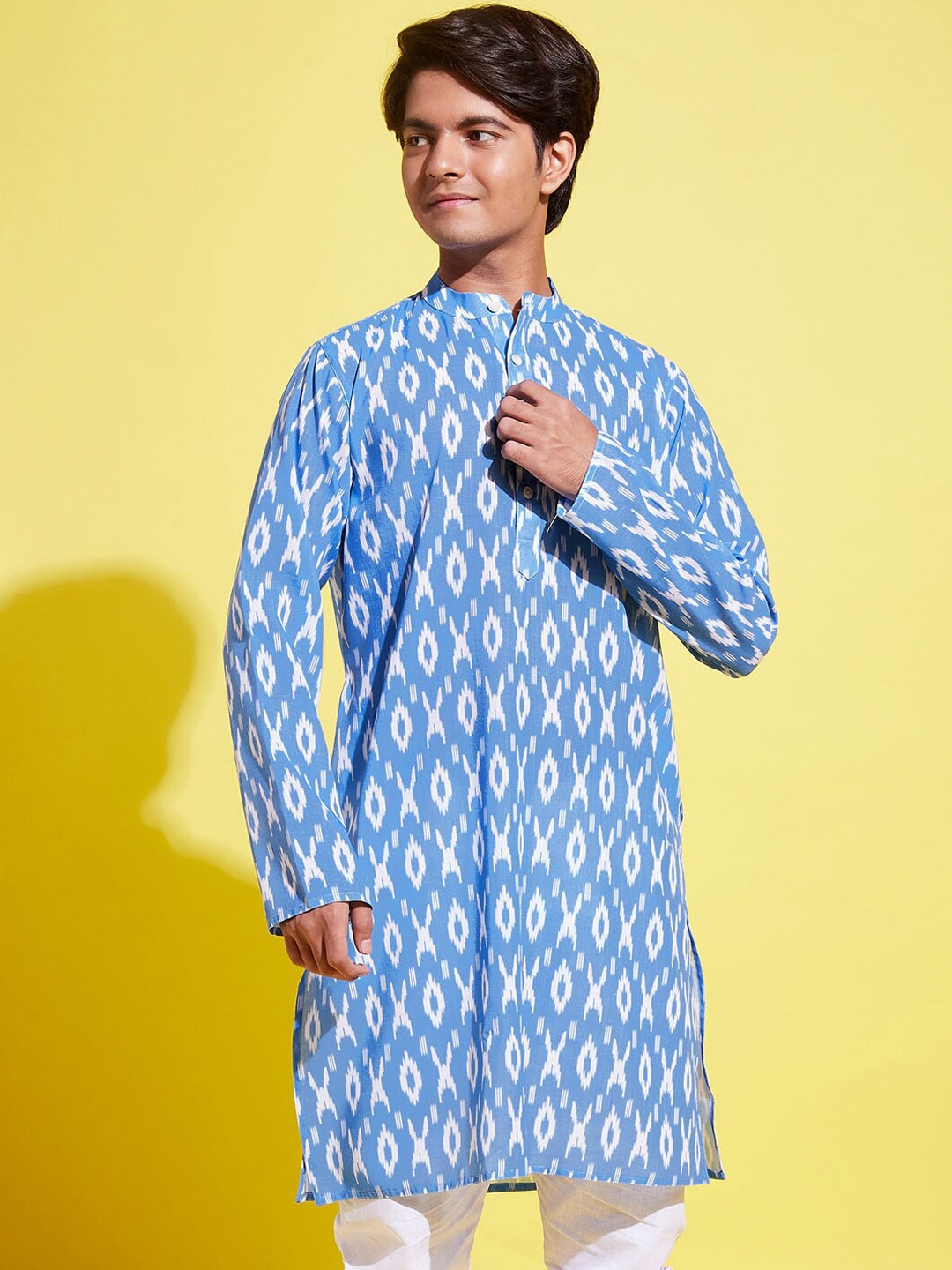 

VASTRAMAY YUVA Boys Ethnic Motifs Ikat Printed Mandarin Collar Kurta, Blue