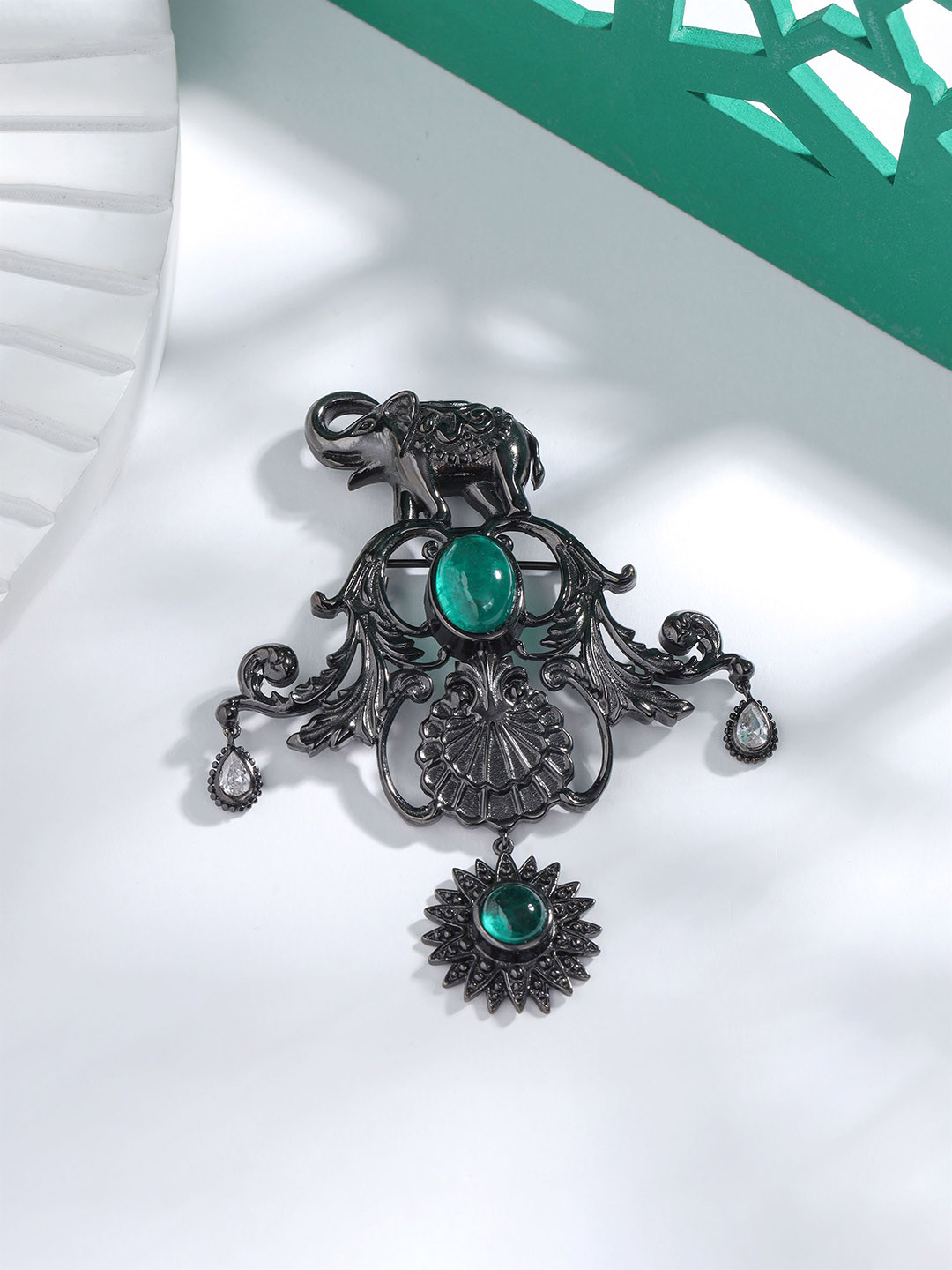

COSA NOSTRAA Men Stone-Studded Brooch, Grey