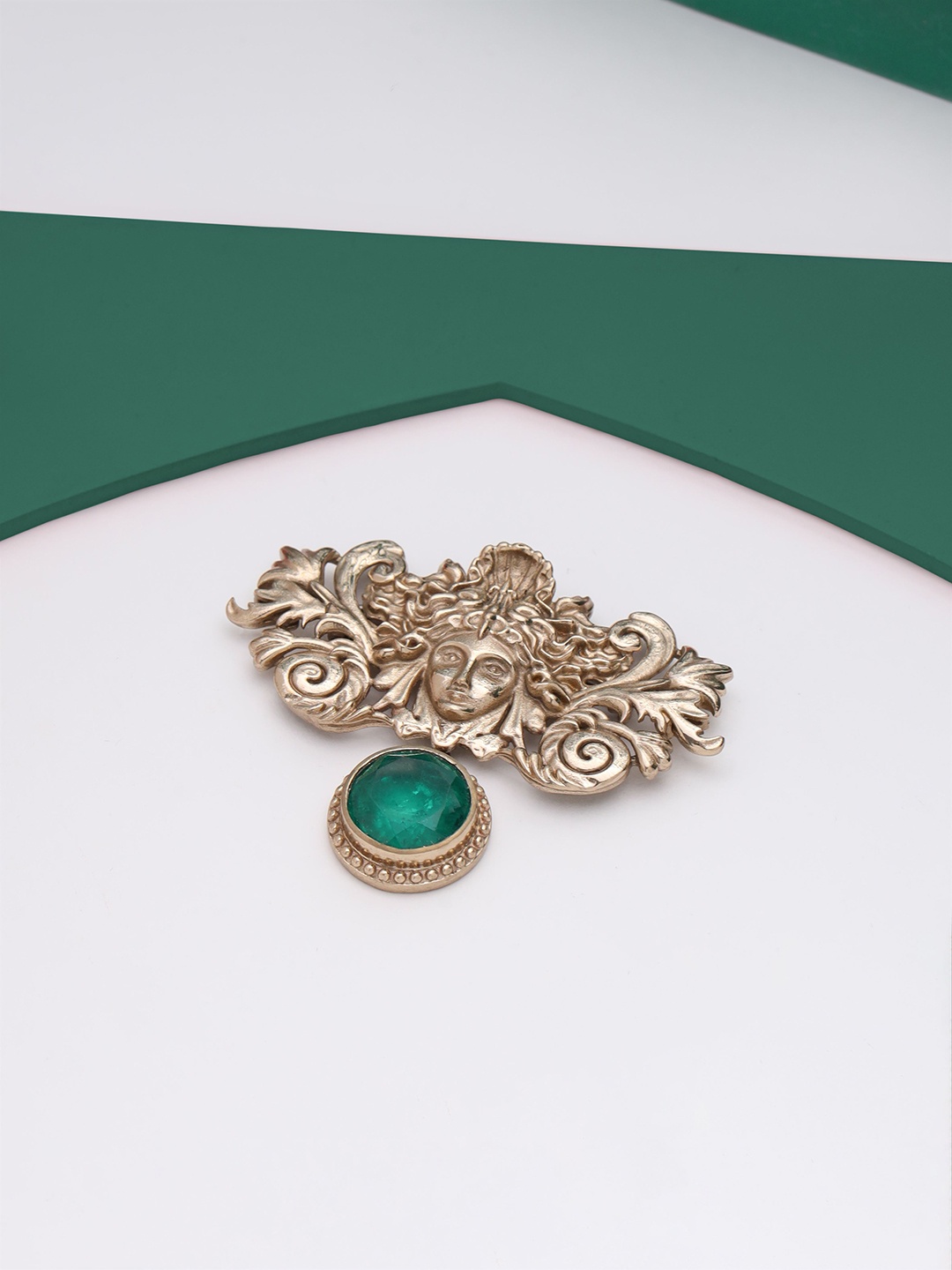 

COSA NOSTRAA Men Medusa Brooch, Metallic