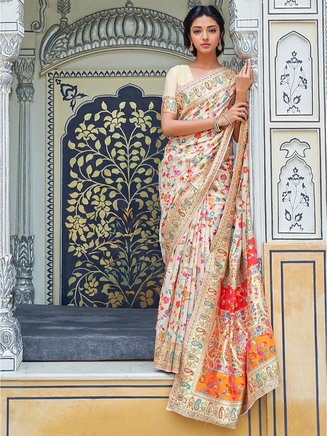 

Rangita Floral Woven Design Zari Pashmina Saree, Beige