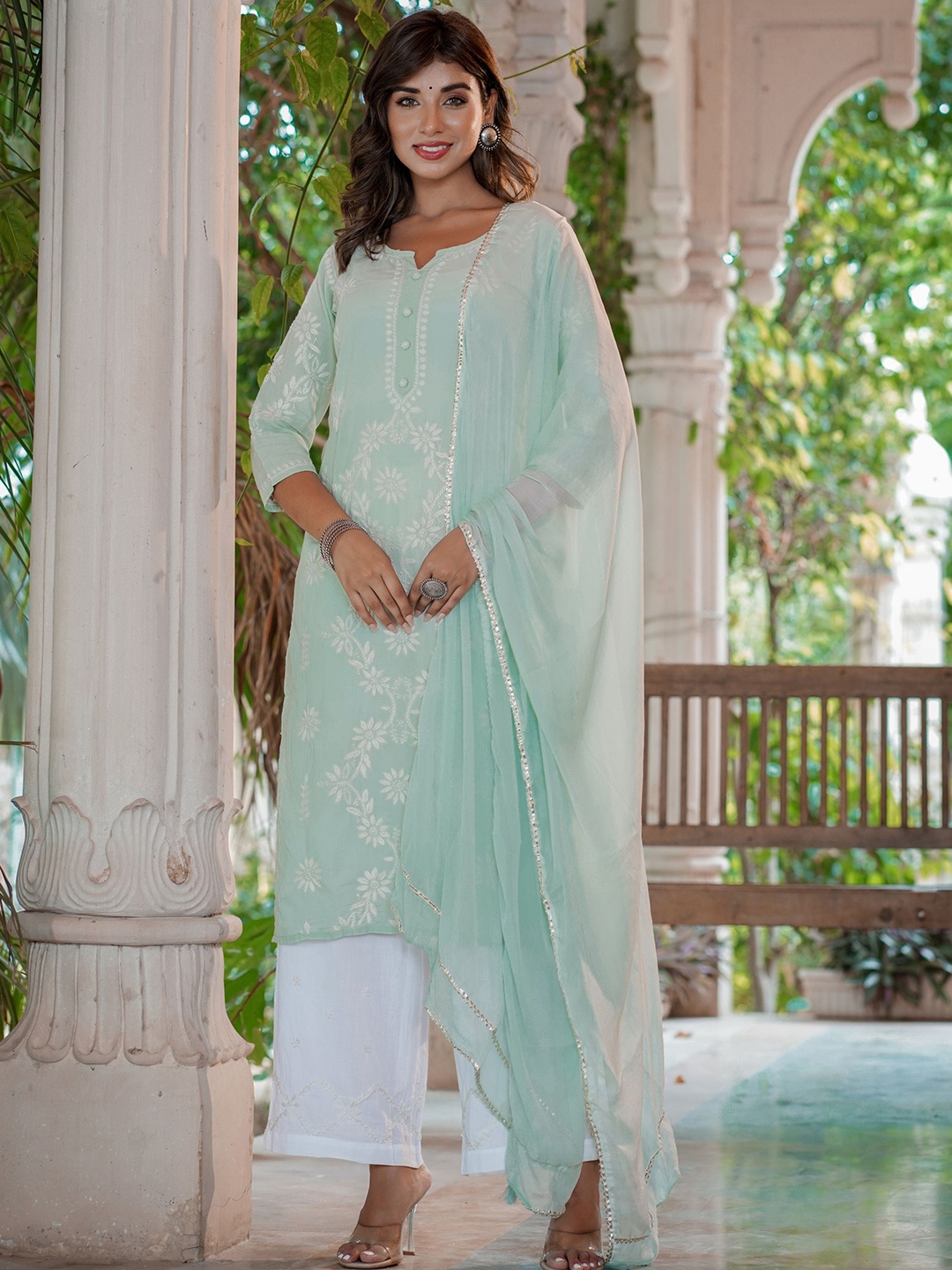 

KAAJH Ethic Motifs Embroidered Chikankari Detail Straight Kurta with Trousers, Green